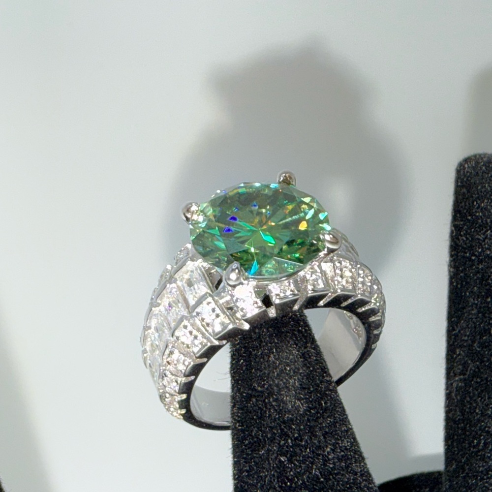 4ct Green Moissanite Ring on Au750 18k Gold Over S925 - Picture 9 of 15